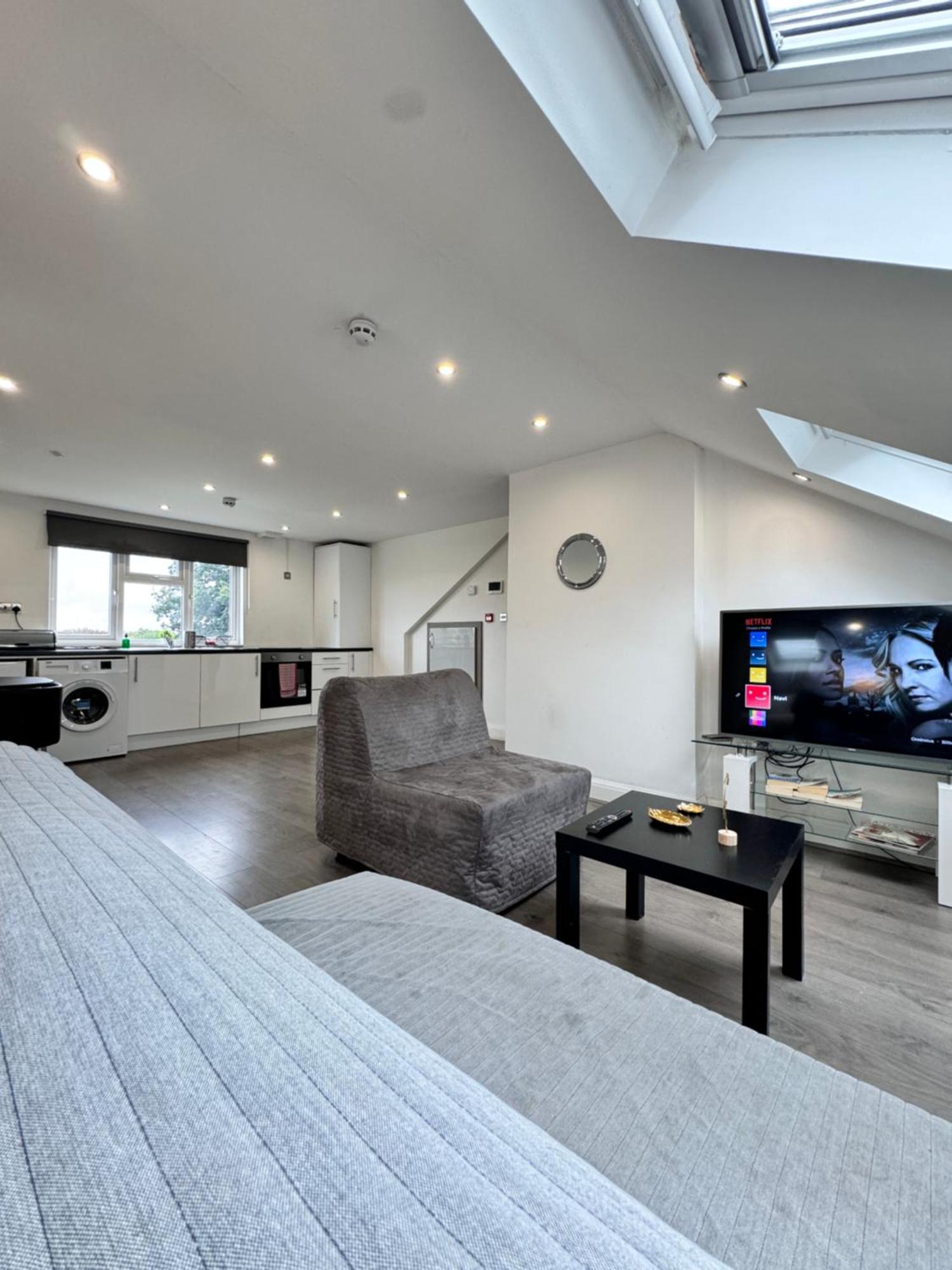 Hatton Apartments Heathrow Airport- Free Parking-Free Underground To And From Heathrow Airport Hatton Cross See Picture-See London Fast Hatton Cross To Central London 30Min מראה חיצוני תמונה