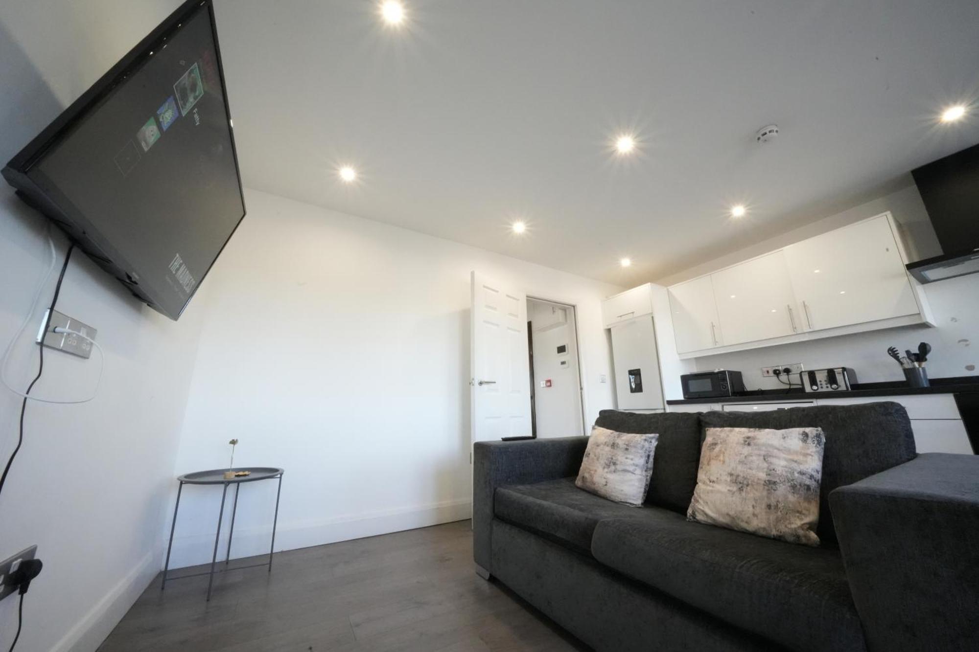 Hatton Apartments Heathrow Airport- Free Parking-Free Underground To And From Heathrow Airport Hatton Cross See Picture-See London Fast Hatton Cross To Central London 30Min מראה חיצוני תמונה