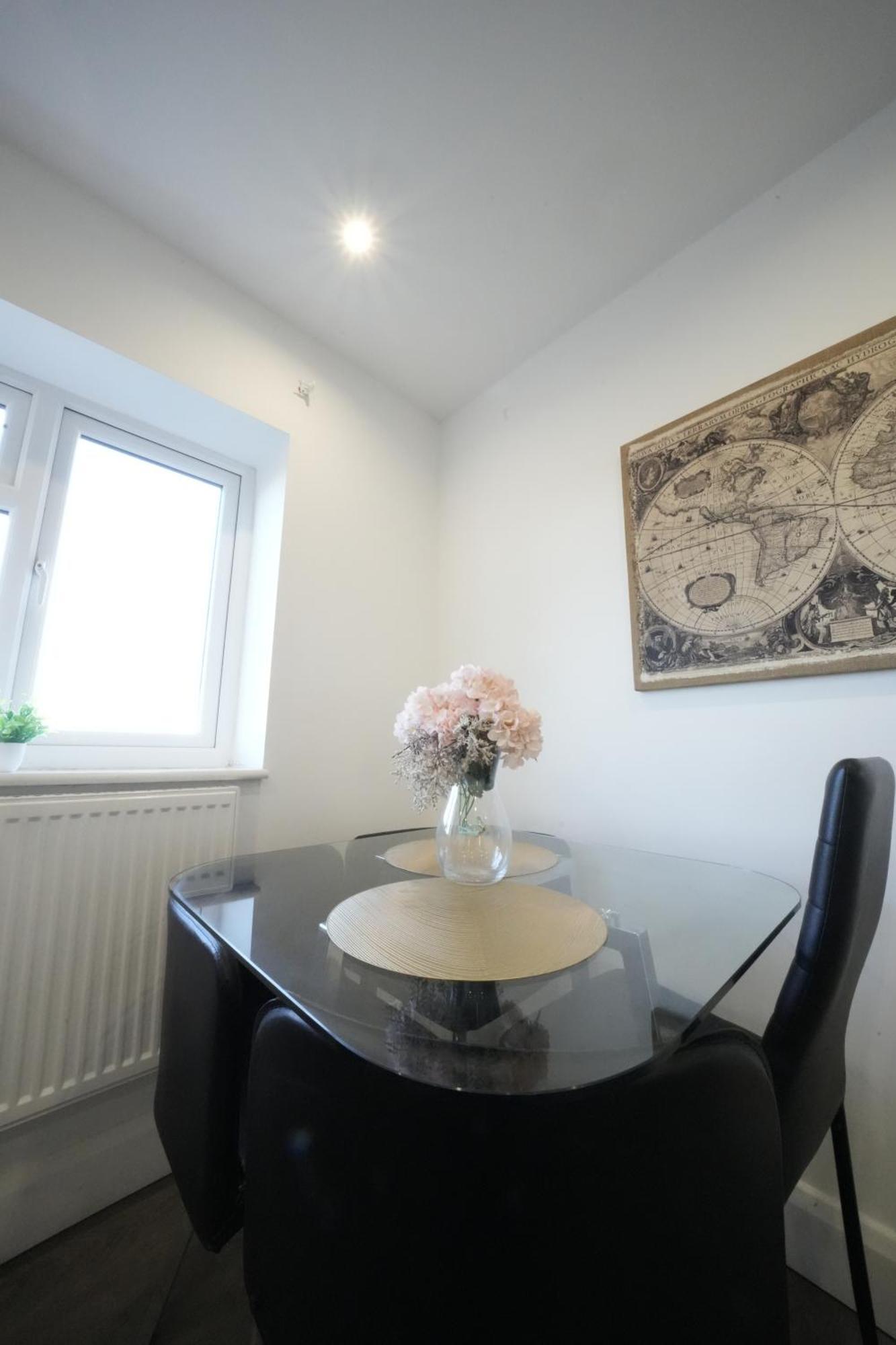 Hatton Apartments Heathrow Airport- Free Parking-Free Underground To And From Heathrow Airport Hatton Cross See Picture-See London Fast Hatton Cross To Central London 30Min מראה חיצוני תמונה