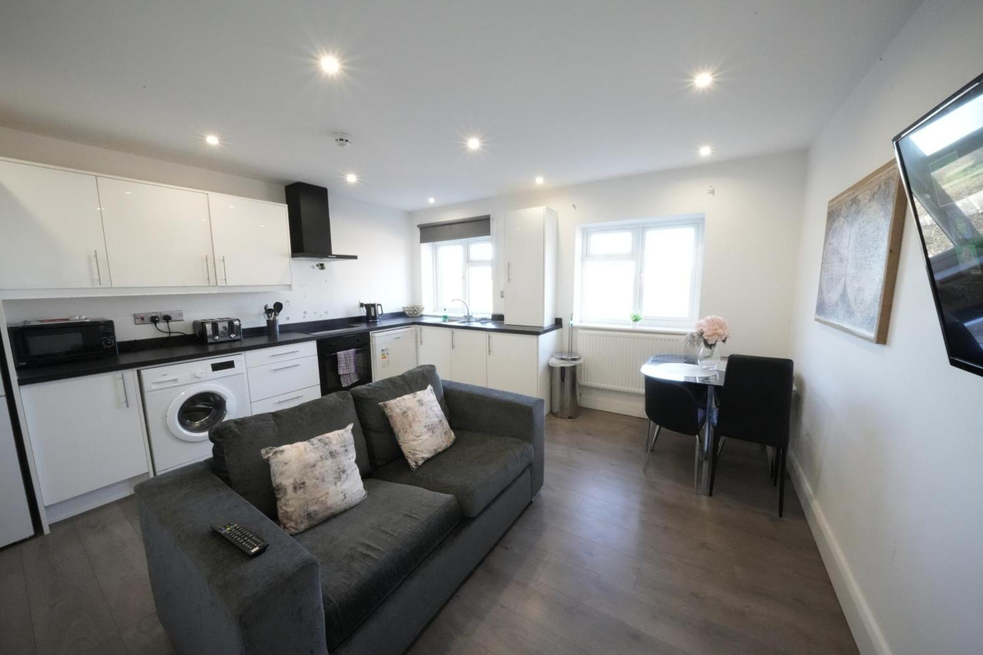 Hatton Apartments Heathrow Airport- Free Parking-Free Underground To And From Heathrow Airport Hatton Cross See Picture-See London Fast Hatton Cross To Central London 30Min מראה חיצוני תמונה