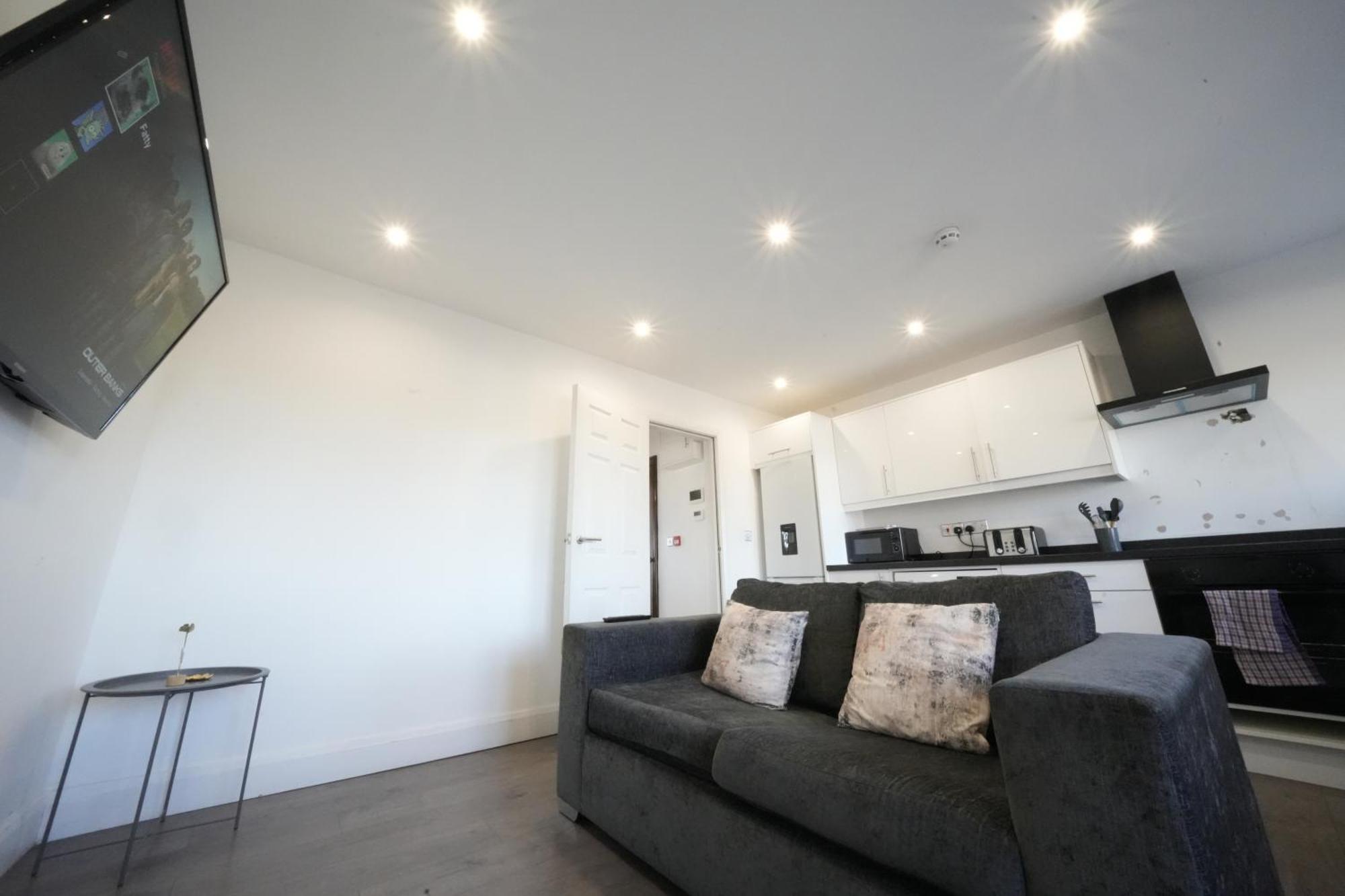 Hatton Apartments Heathrow Airport- Free Parking-Free Underground To And From Heathrow Airport Hatton Cross See Picture-See London Fast Hatton Cross To Central London 30Min מראה חיצוני תמונה