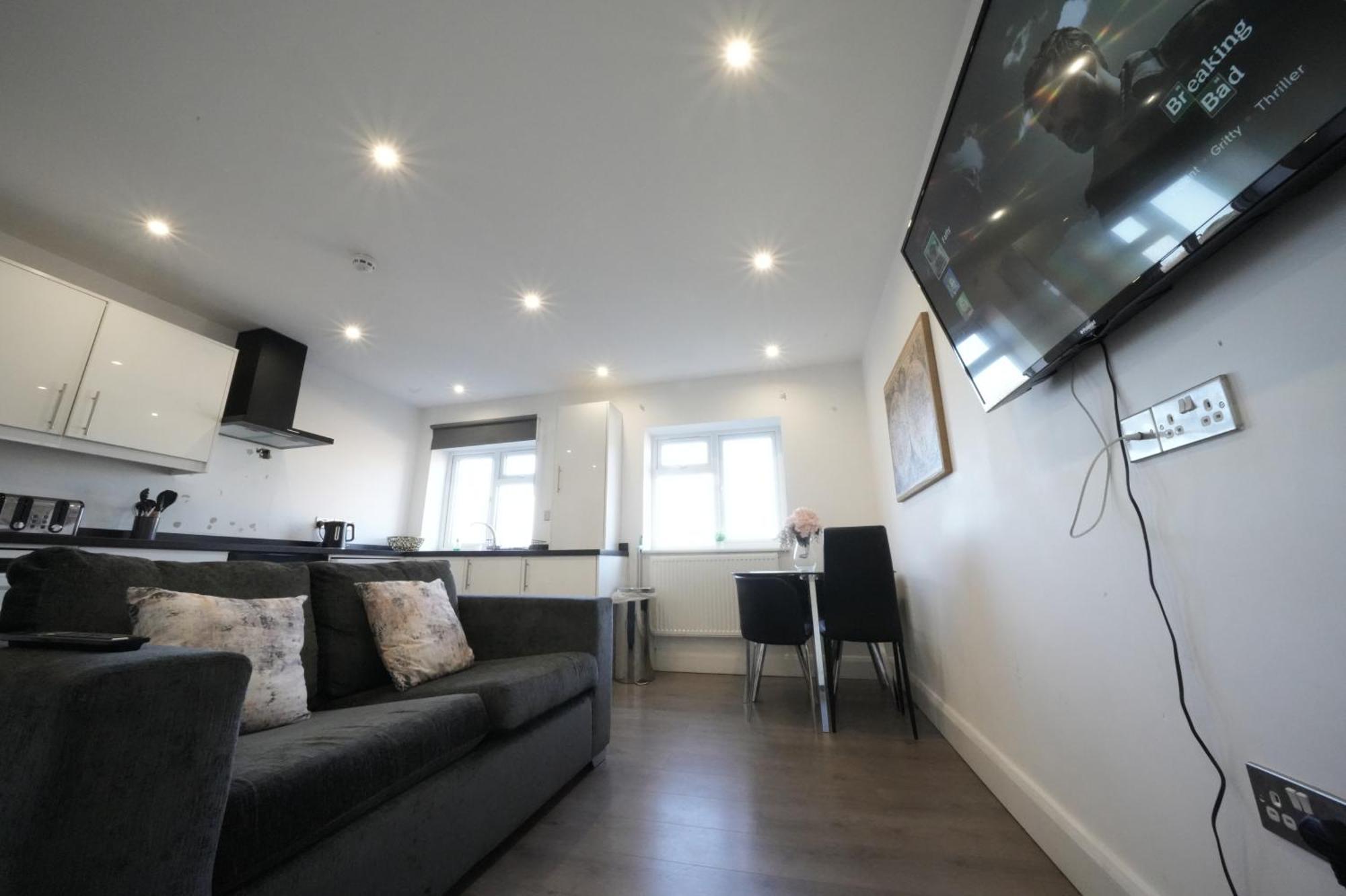 Hatton Apartments Heathrow Airport- Free Parking-Free Underground To And From Heathrow Airport Hatton Cross See Picture-See London Fast Hatton Cross To Central London 30Min מראה חיצוני תמונה