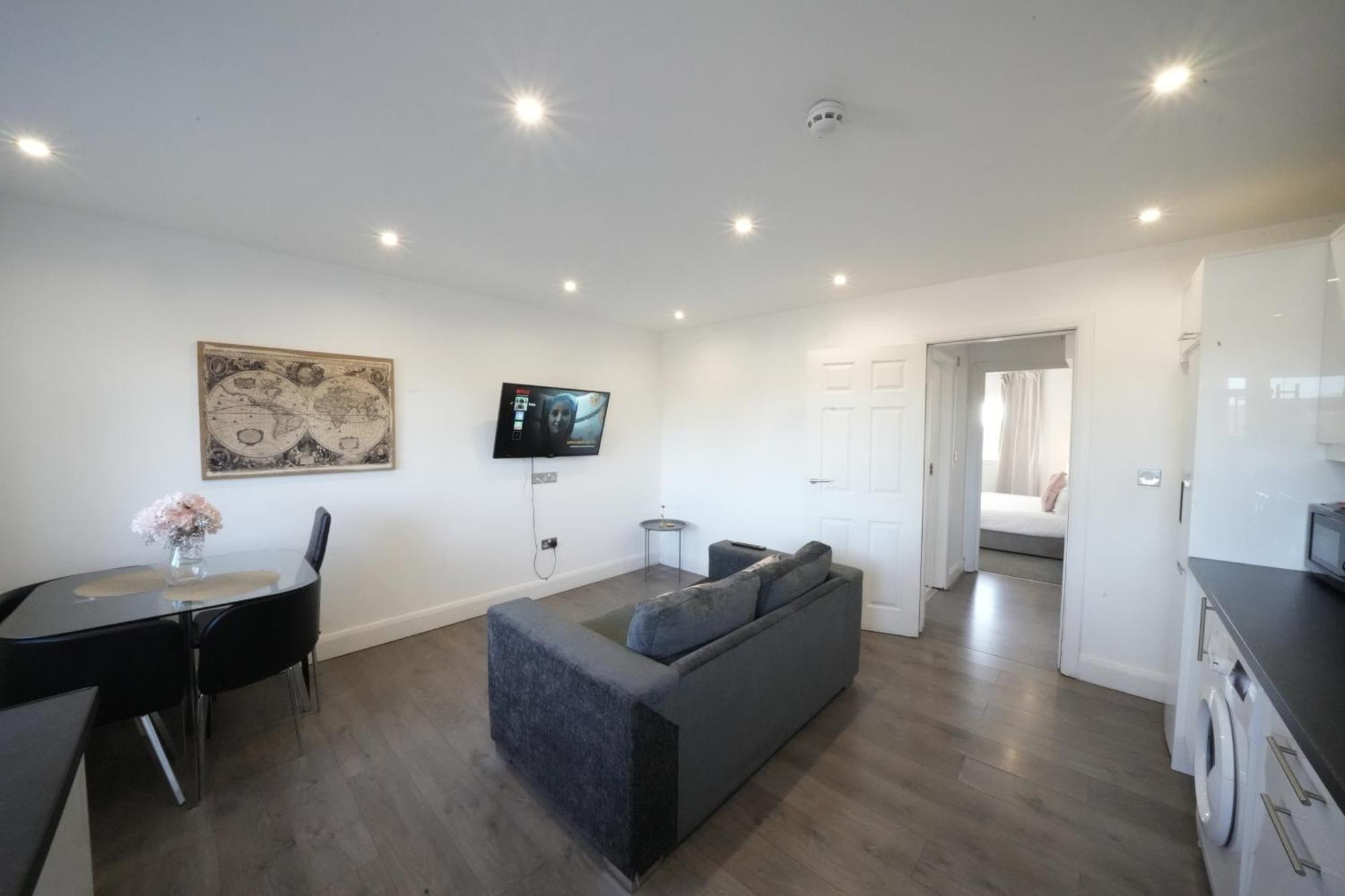 Hatton Apartments Heathrow Airport- Free Parking-Free Underground To And From Heathrow Airport Hatton Cross See Picture-See London Fast Hatton Cross To Central London 30Min מראה חיצוני תמונה