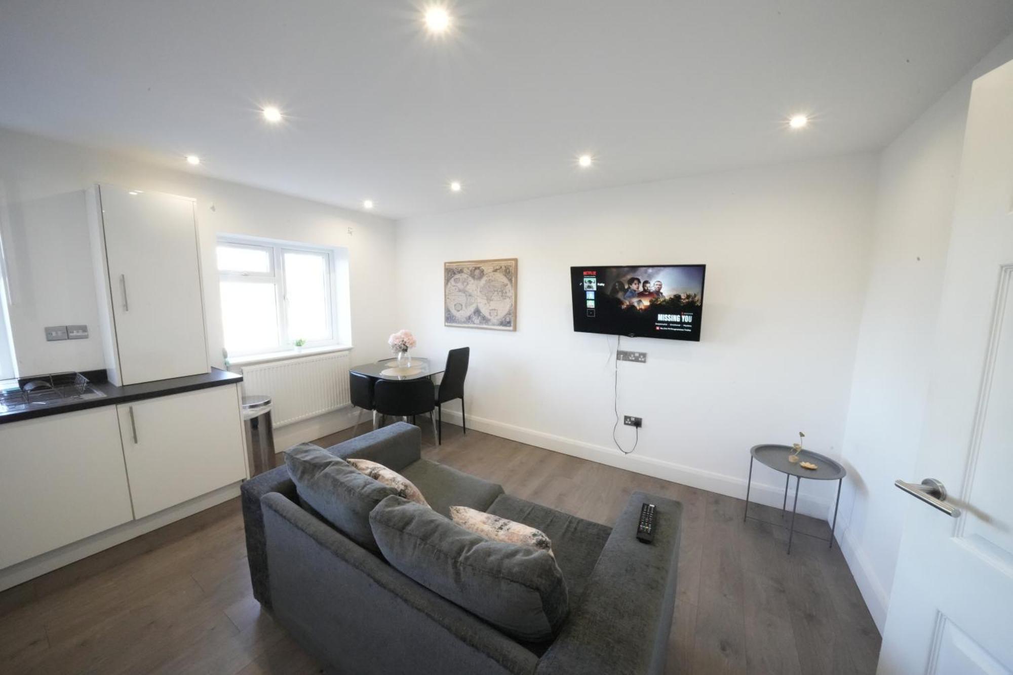 Hatton Apartments Heathrow Airport- Free Parking-Free Underground To And From Heathrow Airport Hatton Cross See Picture-See London Fast Hatton Cross To Central London 30Min מראה חיצוני תמונה