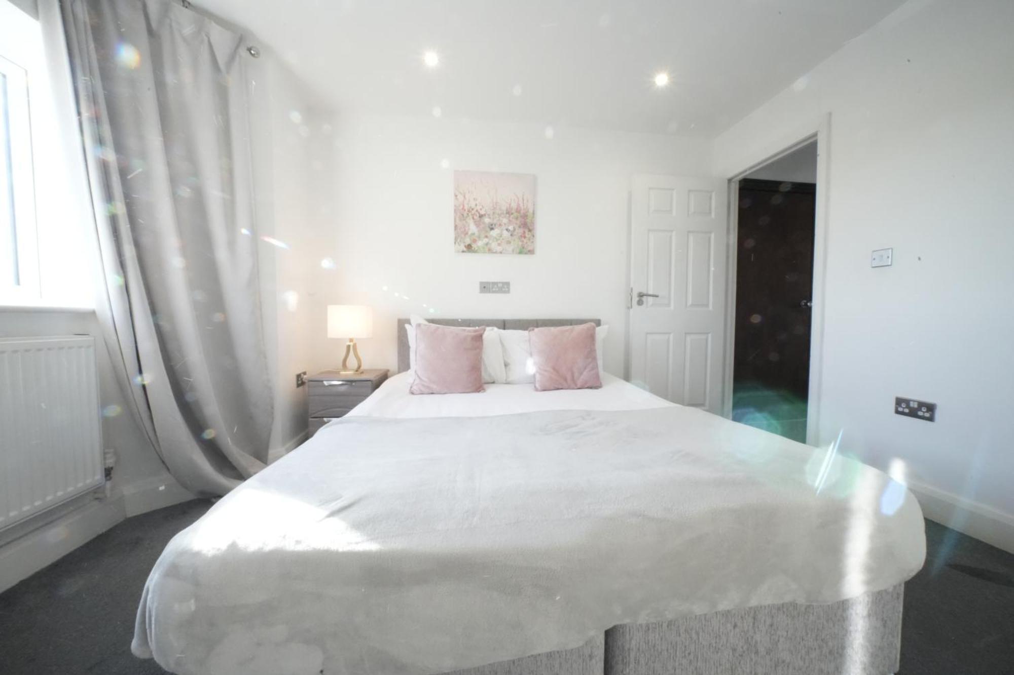 Hatton Apartments Heathrow Airport- Free Parking-Free Underground To And From Heathrow Airport Hatton Cross See Picture-See London Fast Hatton Cross To Central London 30Min מראה חיצוני תמונה