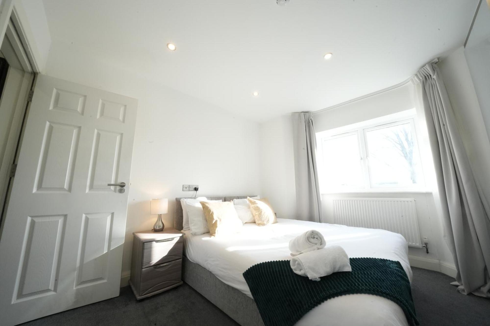 Hatton Apartments Heathrow Airport- Free Parking-Free Underground To And From Heathrow Airport Hatton Cross See Picture-See London Fast Hatton Cross To Central London 30Min מראה חיצוני תמונה