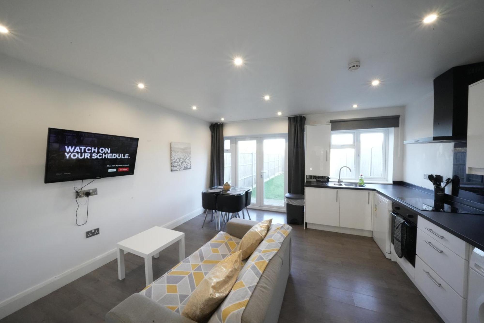 Hatton Apartments Heathrow Airport- Free Parking-Free Underground To And From Heathrow Airport Hatton Cross See Picture-See London Fast Hatton Cross To Central London 30Min מראה חיצוני תמונה