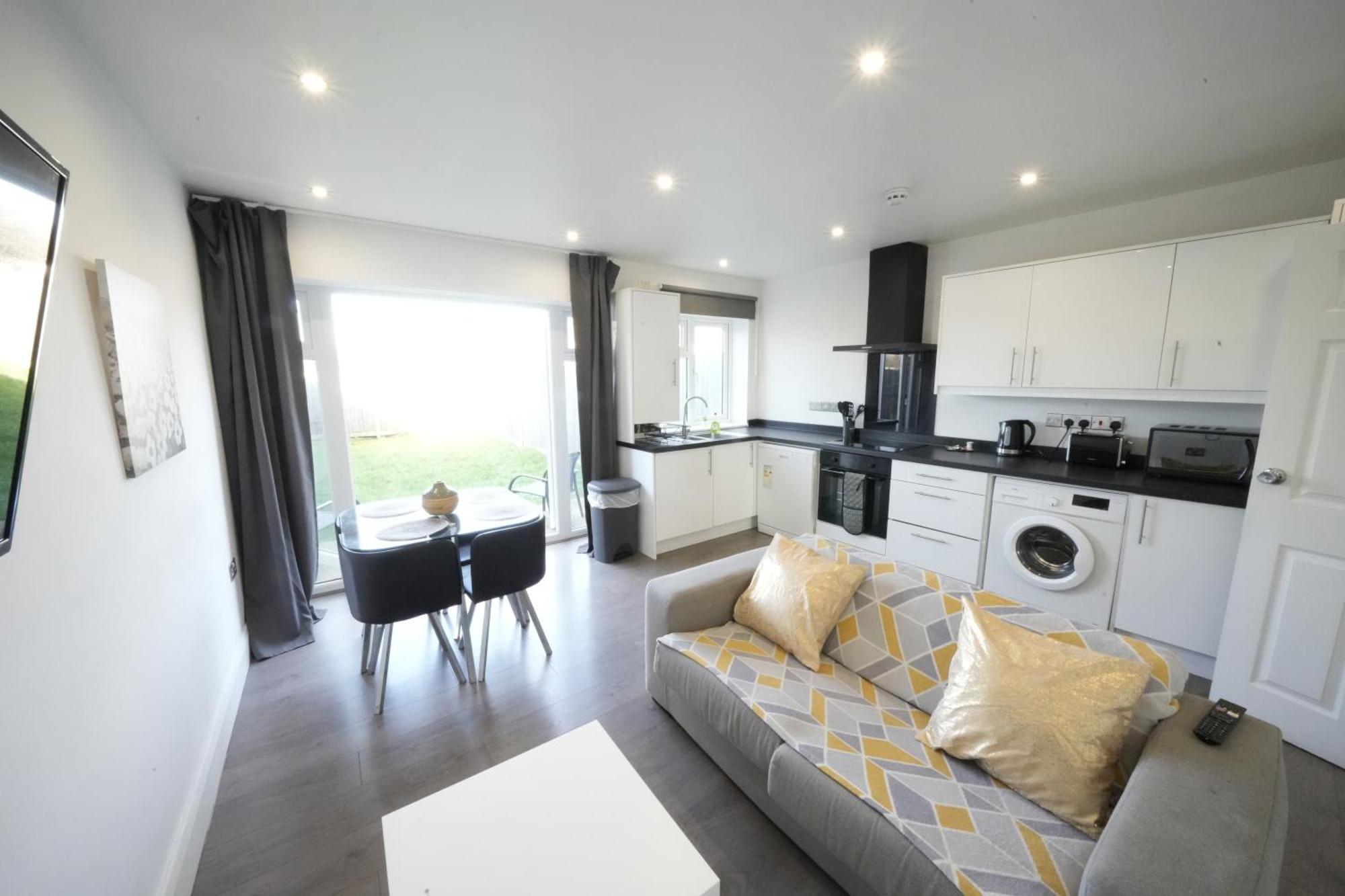 Hatton Apartments Heathrow Airport- Free Parking-Free Underground To And From Heathrow Airport Hatton Cross See Picture-See London Fast Hatton Cross To Central London 30Min מראה חיצוני תמונה