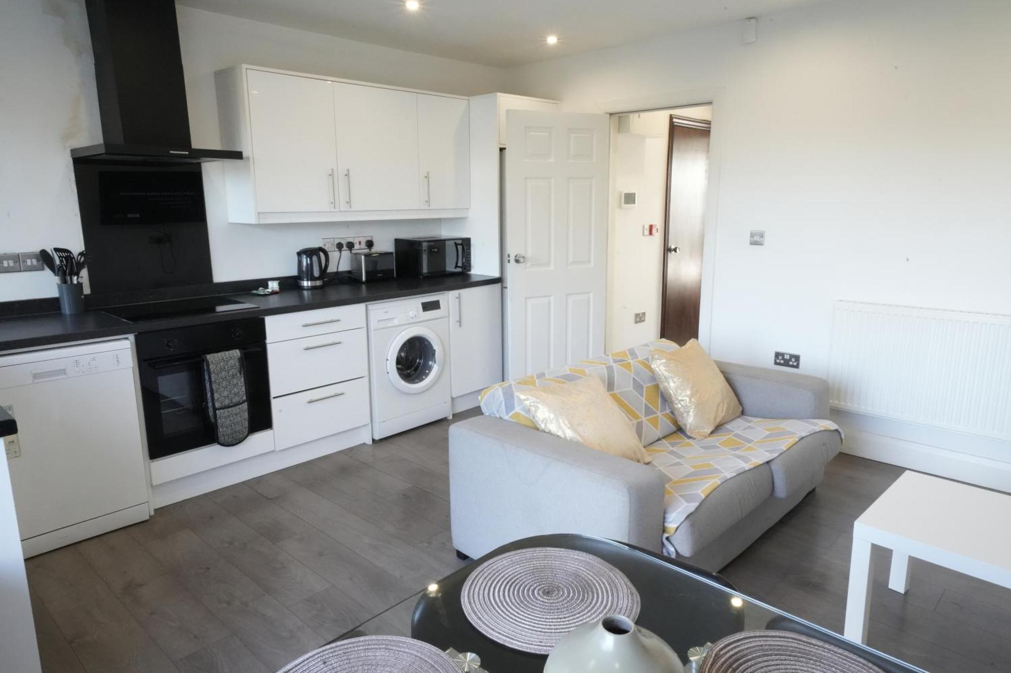 Hatton Apartments Heathrow Airport- Free Parking-Free Underground To And From Heathrow Airport Hatton Cross See Picture-See London Fast Hatton Cross To Central London 30Min מראה חיצוני תמונה