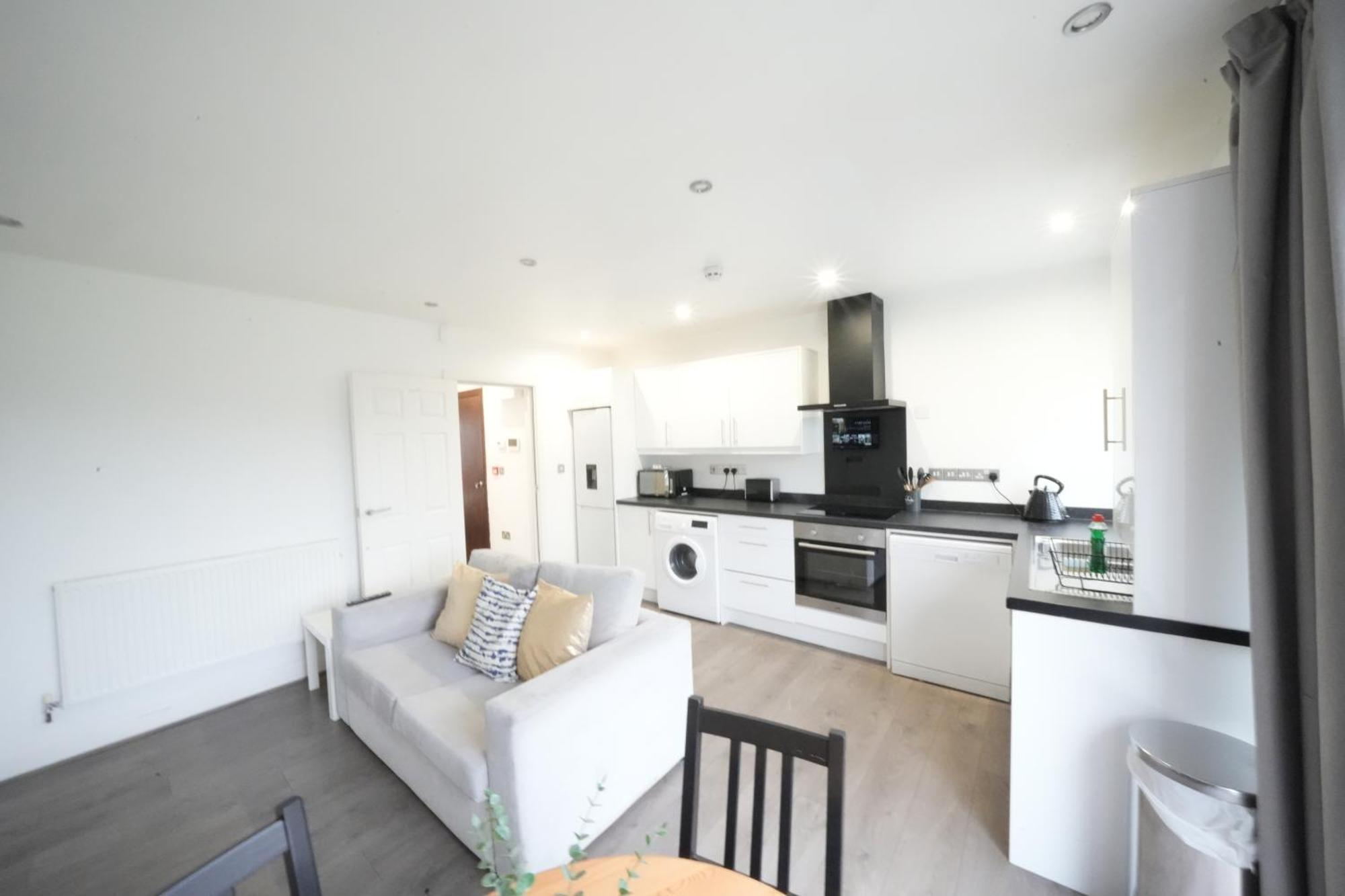 Hatton Apartments Heathrow Airport- Free Parking-Free Underground To And From Heathrow Airport Hatton Cross See Picture-See London Fast Hatton Cross To Central London 30Min מראה חיצוני תמונה