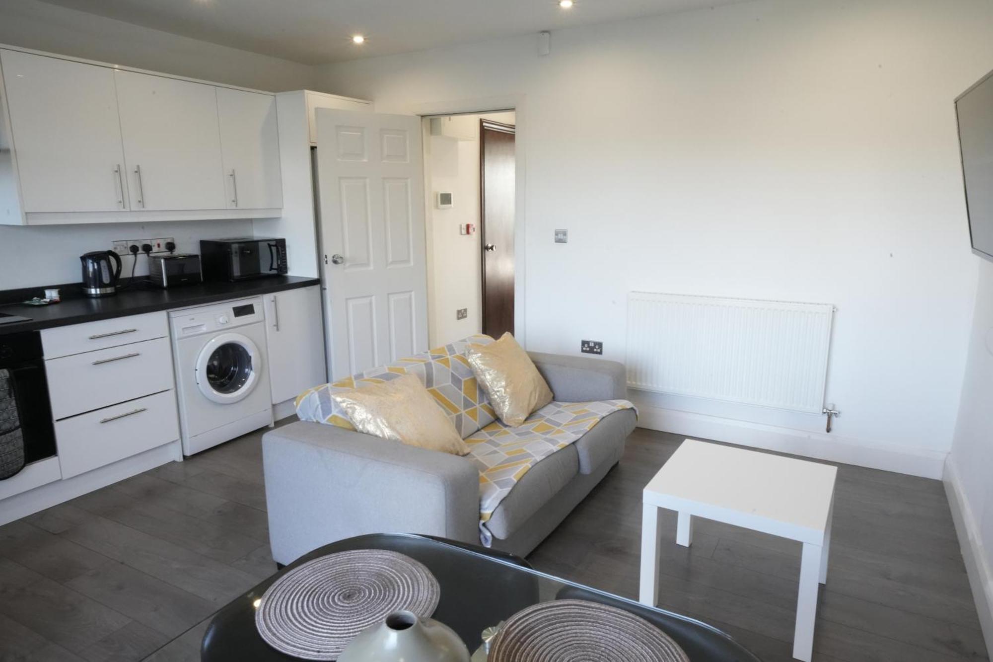 Hatton Apartments Heathrow Airport- Free Parking-Free Underground To And From Heathrow Airport Hatton Cross See Picture-See London Fast Hatton Cross To Central London 30Min מראה חיצוני תמונה