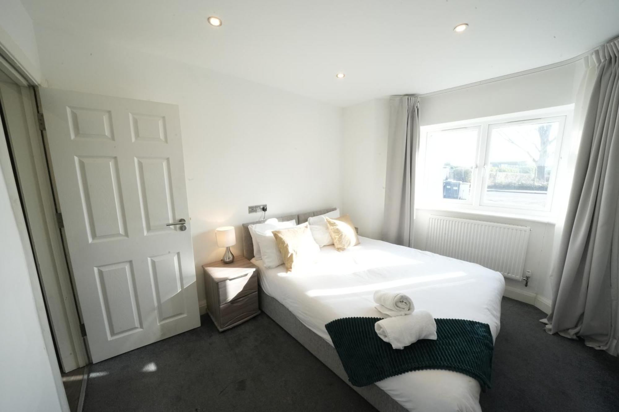 Hatton Apartments Heathrow Airport- Free Parking-Free Underground To And From Heathrow Airport Hatton Cross See Picture-See London Fast Hatton Cross To Central London 30Min מראה חיצוני תמונה