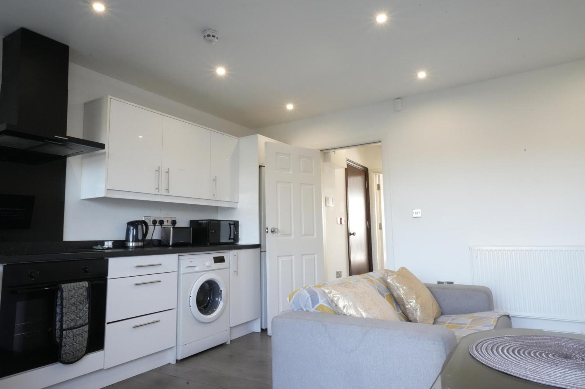 Hatton Apartments Heathrow Airport- Free Parking-Free Underground To And From Heathrow Airport Hatton Cross See Picture-See London Fast Hatton Cross To Central London 30Min מראה חיצוני תמונה