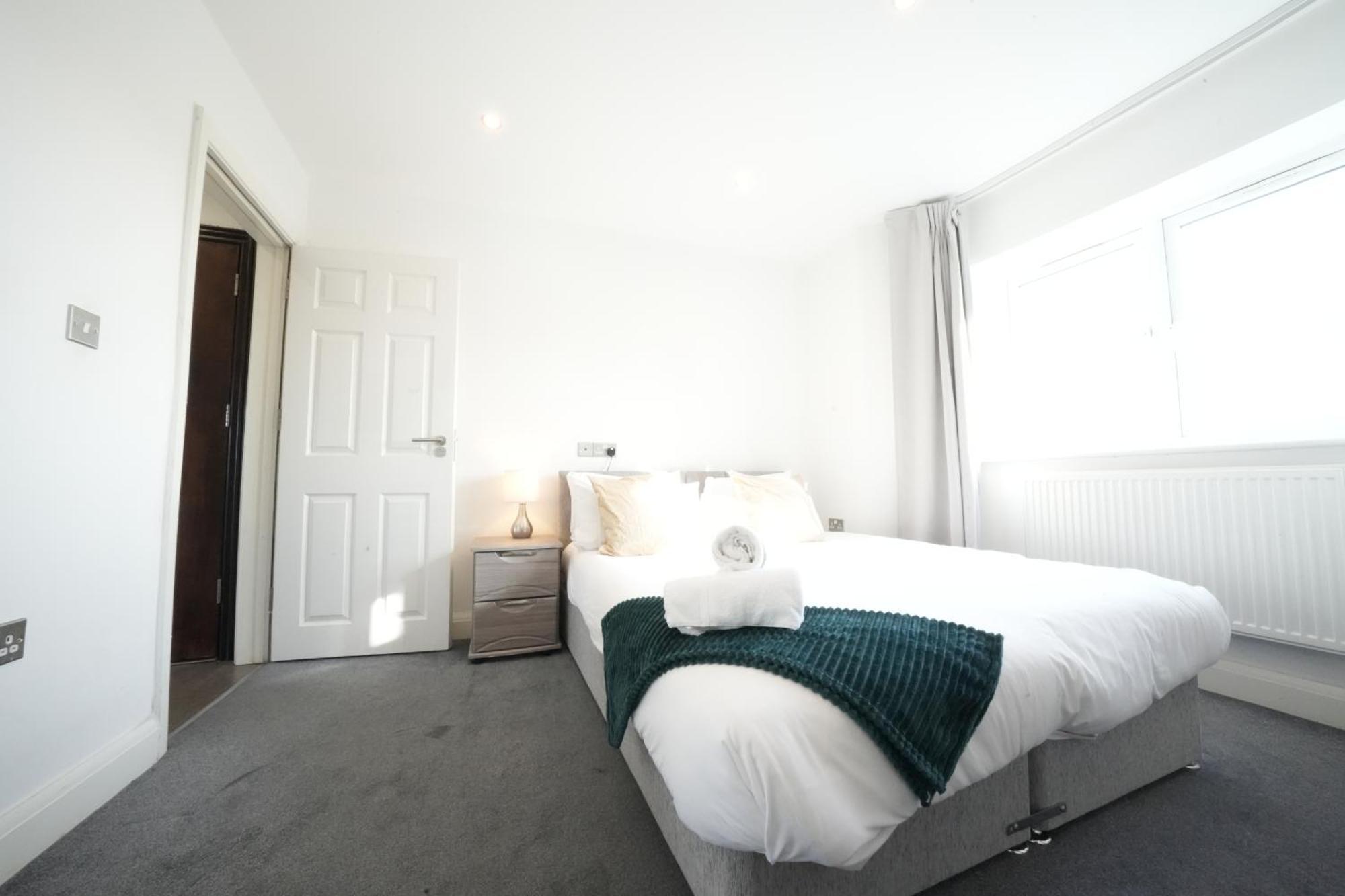 Hatton Apartments Heathrow Airport- Free Parking-Free Underground To And From Heathrow Airport Hatton Cross See Picture-See London Fast Hatton Cross To Central London 30Min מראה חיצוני תמונה