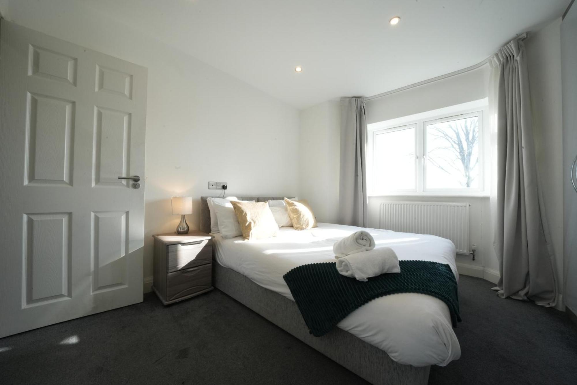 Hatton Apartments Heathrow Airport- Free Parking-Free Underground To And From Heathrow Airport Hatton Cross See Picture-See London Fast Hatton Cross To Central London 30Min מראה חיצוני תמונה
