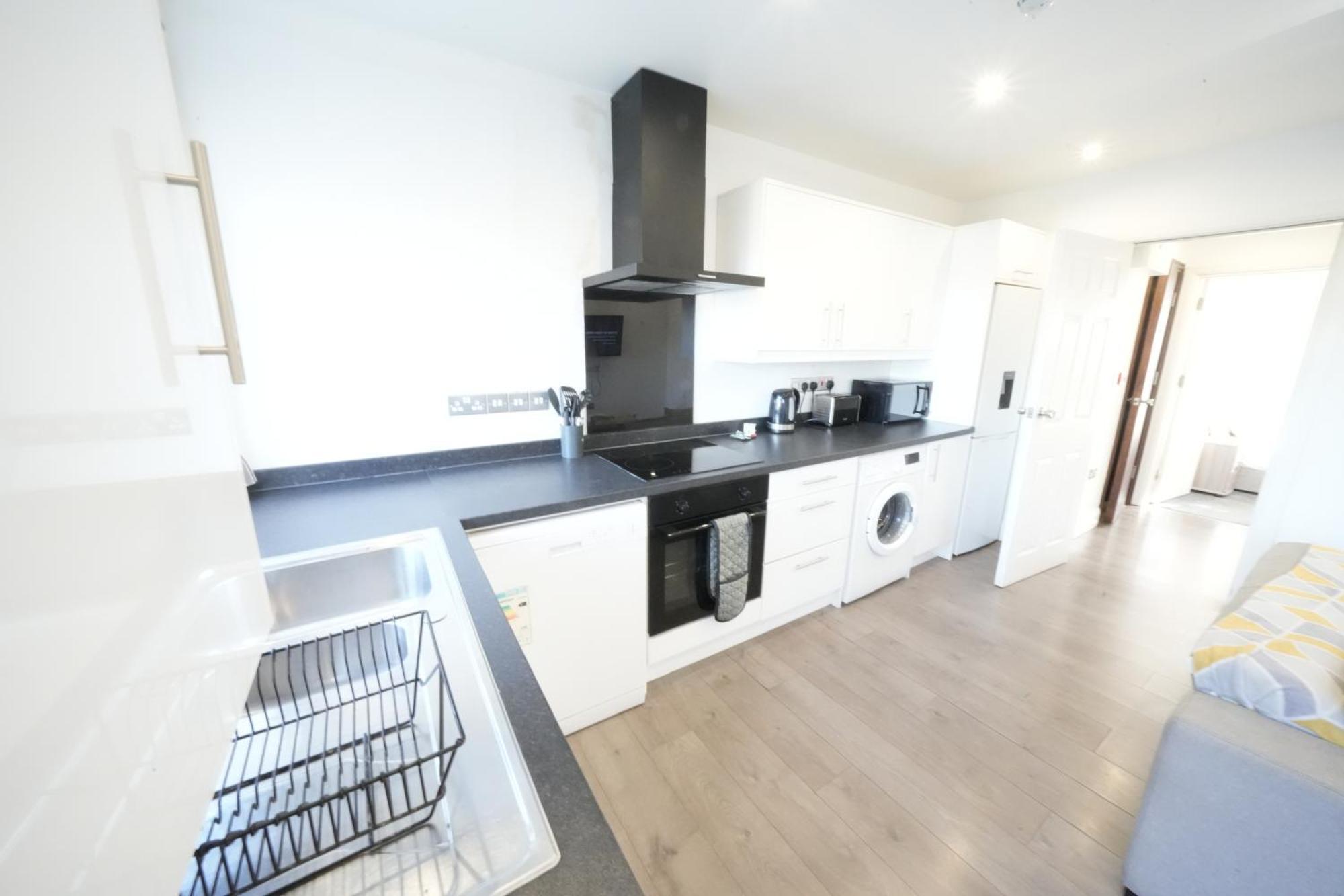Hatton Apartments Heathrow Airport- Free Parking-Free Underground To And From Heathrow Airport Hatton Cross See Picture-See London Fast Hatton Cross To Central London 30Min מראה חיצוני תמונה