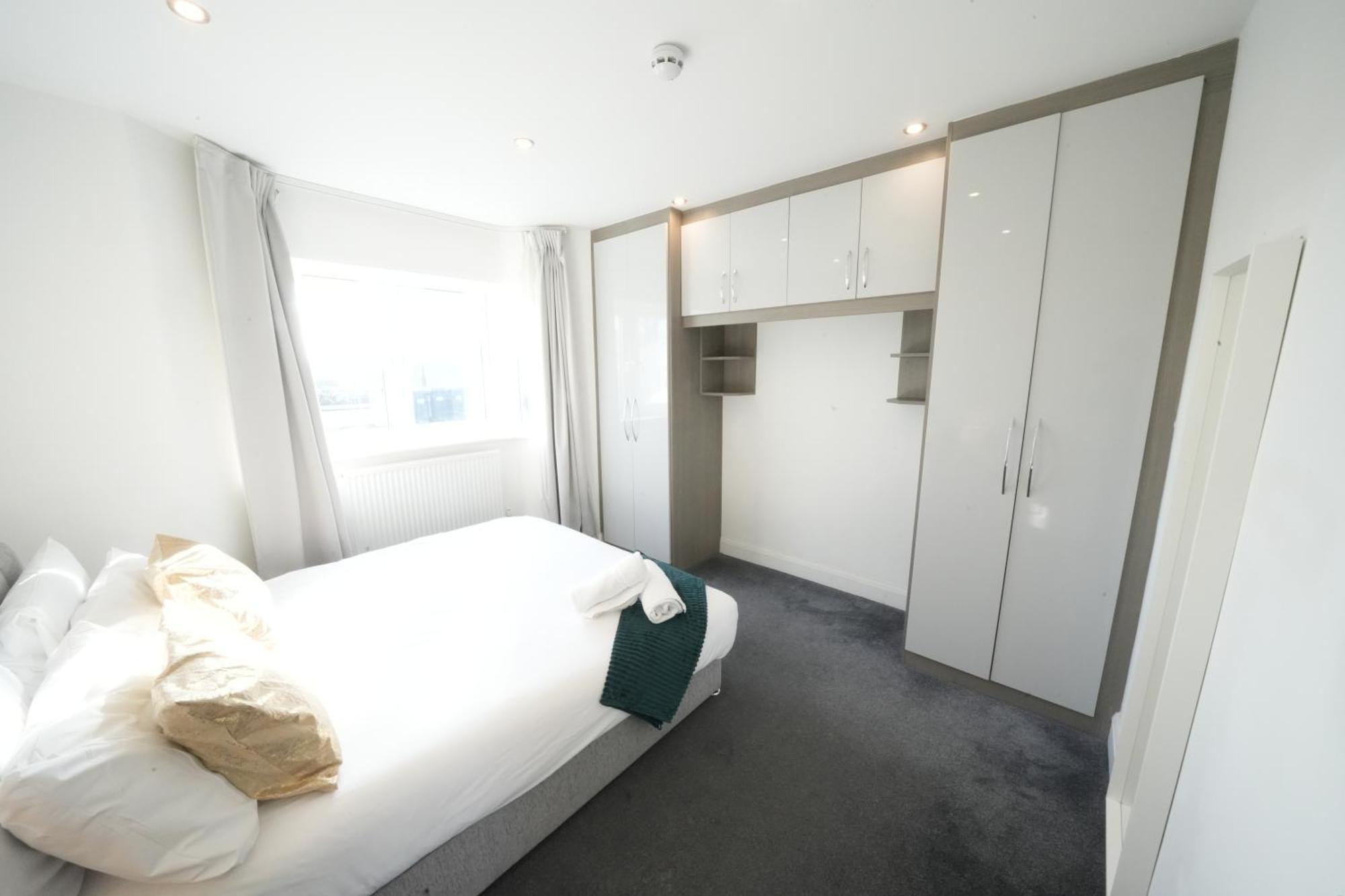Hatton Apartments Heathrow Airport- Free Parking-Free Underground To And From Heathrow Airport Hatton Cross See Picture-See London Fast Hatton Cross To Central London 30Min מראה חיצוני תמונה