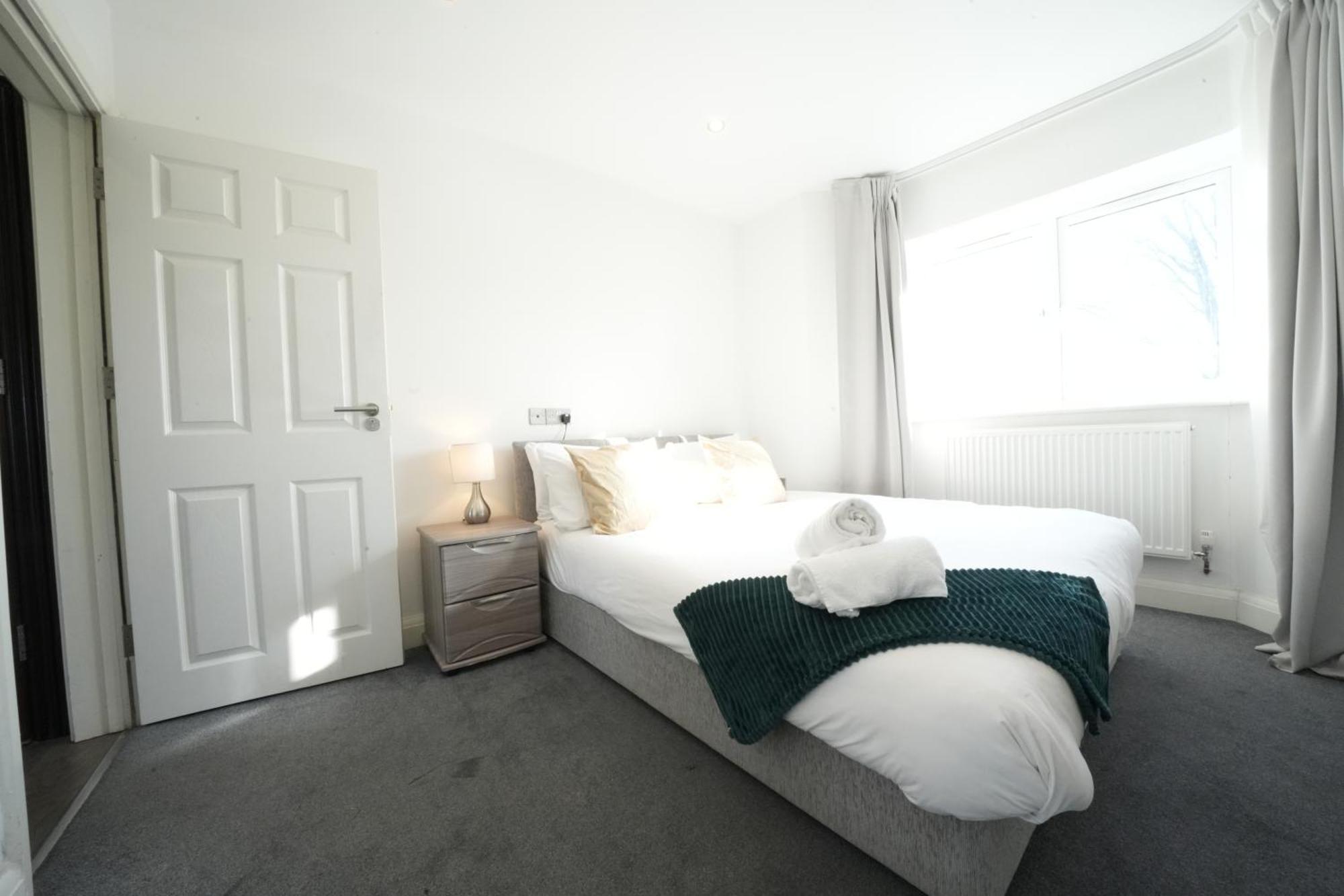 Hatton Apartments Heathrow Airport- Free Parking-Free Underground To And From Heathrow Airport Hatton Cross See Picture-See London Fast Hatton Cross To Central London 30Min מראה חיצוני תמונה