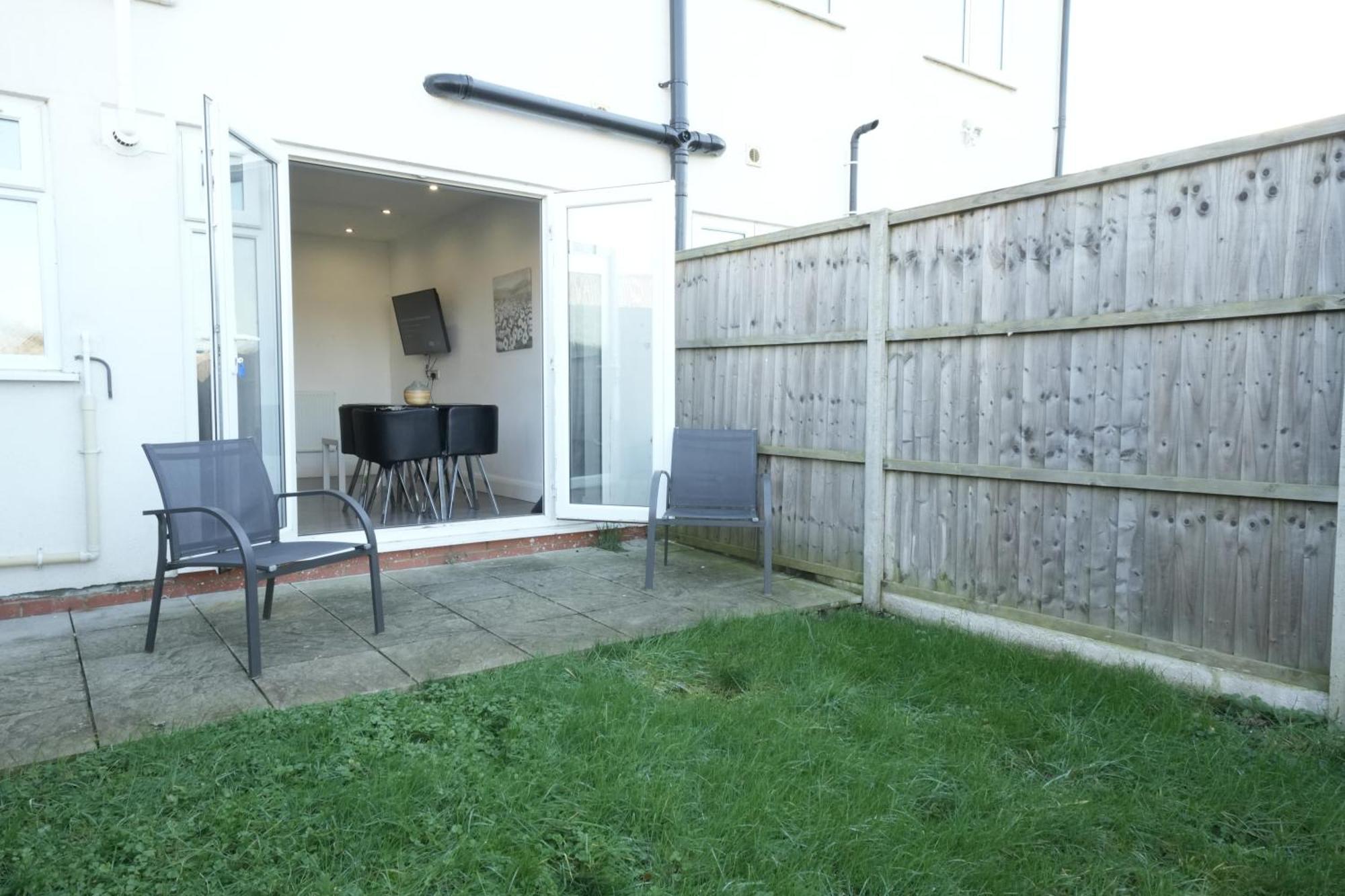 Hatton Apartments Heathrow Airport- Free Parking-Free Underground To And From Heathrow Airport Hatton Cross See Picture-See London Fast Hatton Cross To Central London 30Min מראה חיצוני תמונה