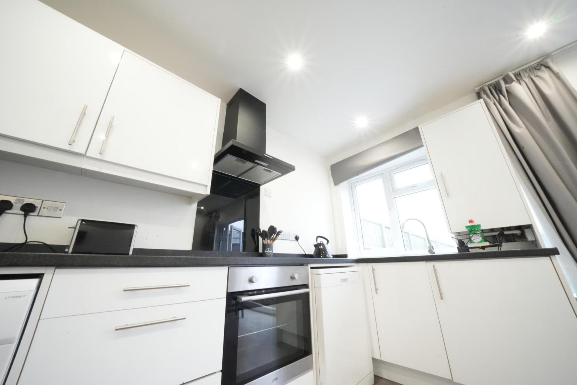 Hatton Apartments Heathrow Airport- Free Parking-Free Underground To And From Heathrow Airport Hatton Cross See Picture-See London Fast Hatton Cross To Central London 30Min מראה חיצוני תמונה