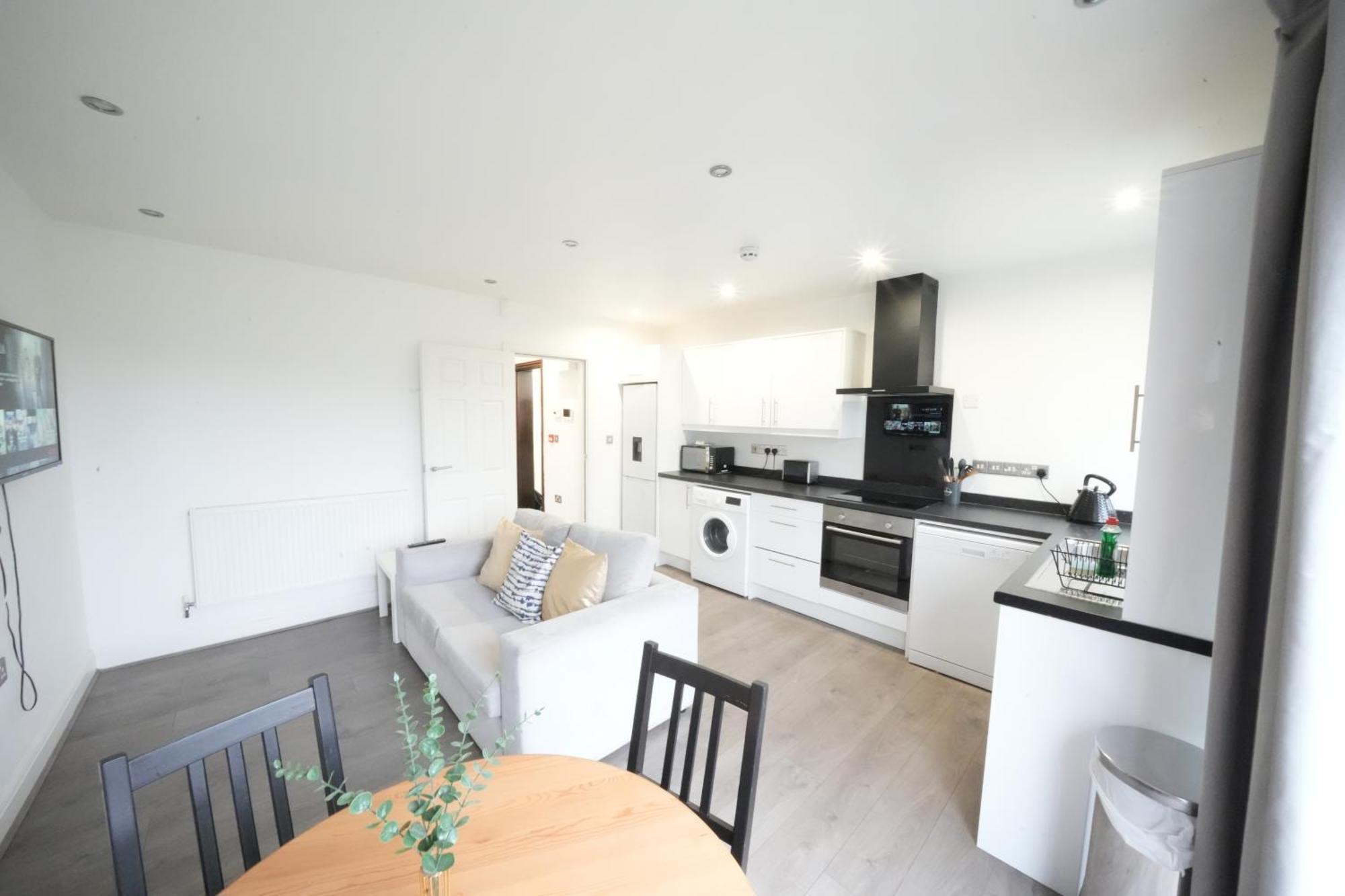 Hatton Apartments Heathrow Airport- Free Parking-Free Underground To And From Heathrow Airport Hatton Cross See Picture-See London Fast Hatton Cross To Central London 30Min מראה חיצוני תמונה