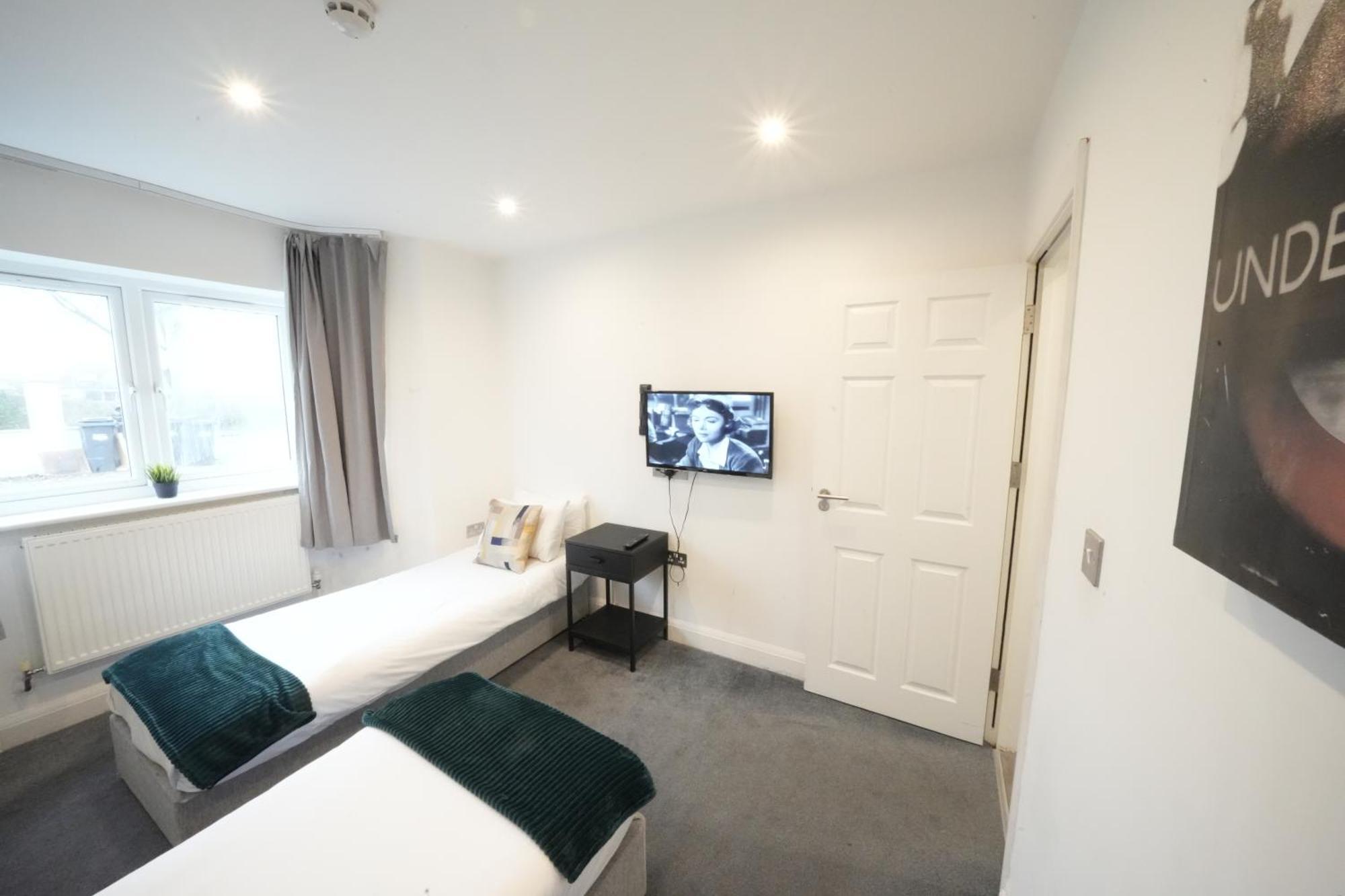 Hatton Apartments Heathrow Airport- Free Parking-Free Underground To And From Heathrow Airport Hatton Cross See Picture-See London Fast Hatton Cross To Central London 30Min מראה חיצוני תמונה